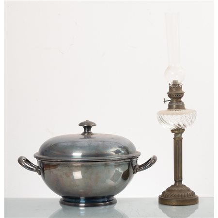 MANIFATTURA FRANCESE PRIMI DEL '900, Grande zuppiera e lume