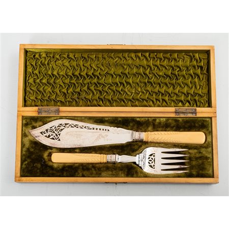 MANIFATTURA INGLESE DEL XIX SECOLO, Due posate