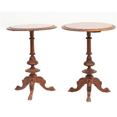 MANIFATTURA INGLESE DEL XX SECOLO, Coppia di tavolini