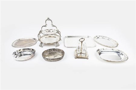 LOTTO DI OTTO DOGGETTI IN ARGENTO