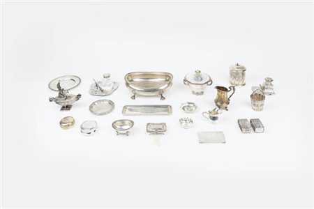 LOTTO DI OGGETTI IN ARGENTO