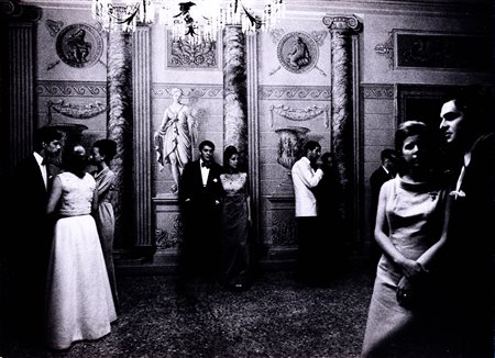 Gianni Berengo Gardin Nascita: 1930, Senza titolo (Ballo in casa patrizia veneziana)