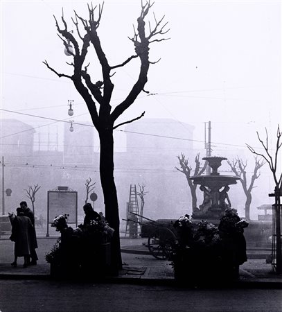 Paolo Monti 1908-1982, Senza titolo (Milano, Piazza Fontana)