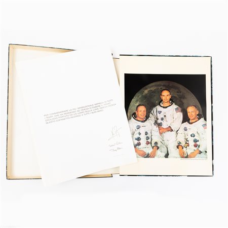 Cofanetto commemorativo OMEGA contenente 14 fotografie originali della Nasa per lo sbarco sulla luna, missione Apollo XI, 1969