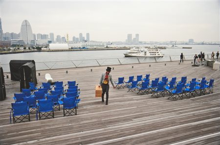 Nikhil Chopra Nascita: 1974, Yog Raj Chitrakar: Memory Drawing IV (Yokohama: blue chairs)
