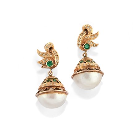 Orecchini pendenti con perle