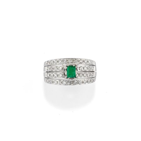 Anello con smeraldo
