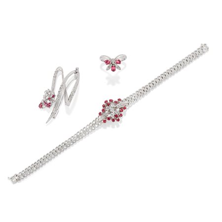 Bracciale, spilla e anello