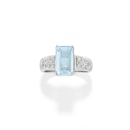 Anello con acquamarina