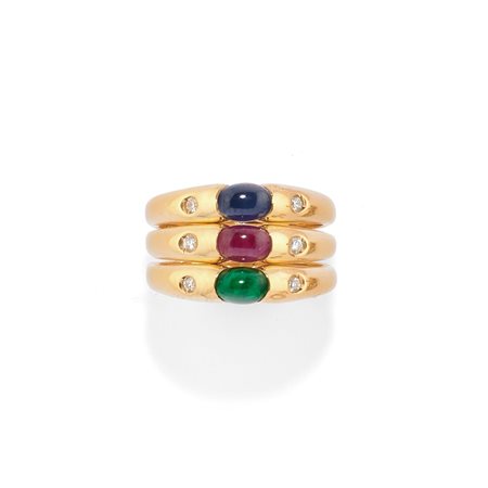 Tre anelli con pietre di colore