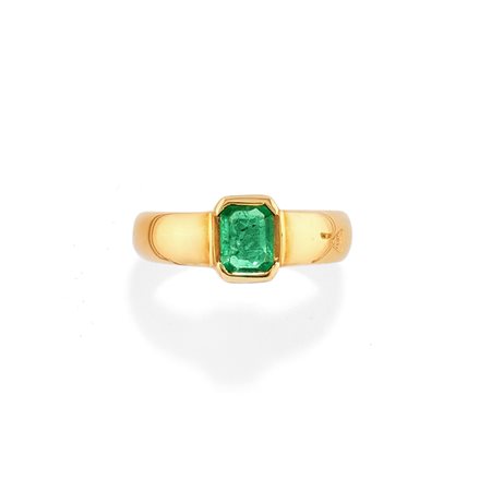 Anello con smeraldo