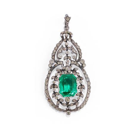 Pendente con pietra verde 