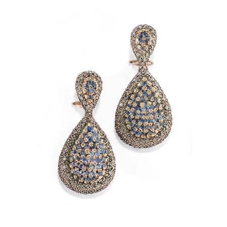 Orecchini pendenti con zaffiri 