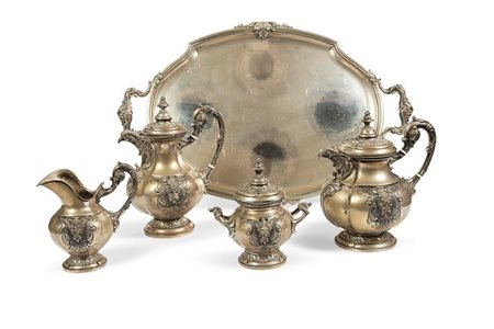 SERVIZIO IN ARGENTO Peso gr 5780 Composto da: caffettiera, lattiera,...