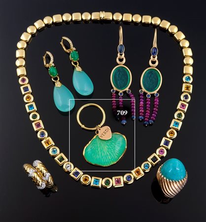 VERDI GIOIELLI Peso gr 5,9 Misura 15 Anello in oro giallo con charms...