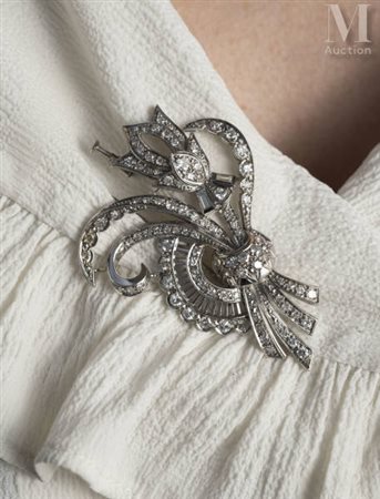 Broche bouquet stylisé