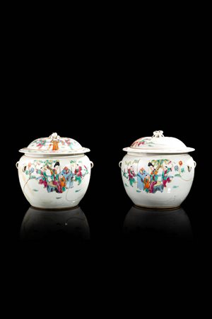 COPPIA DI VASI CON COPERCHIO