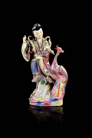 FIGURA FEMMINILE CON FENICE