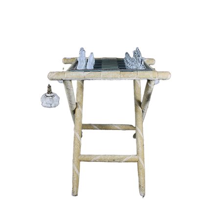 TAVOLINO CON SCACCHIERA 