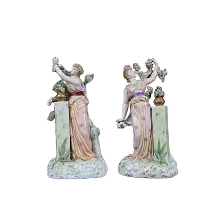 COPPIA DI GRUPPI SCULTOREI 