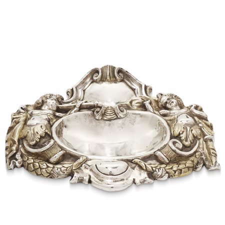 Calamaio in argento con putti musicanti ai lati