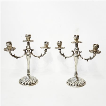Coppia di candelieri a tre luci in argento