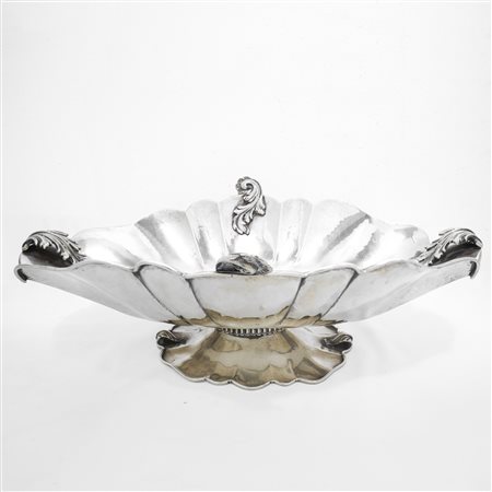 Ciatta centrotavola alzata ovale bordo smerlato e foglie d'acanto applicate