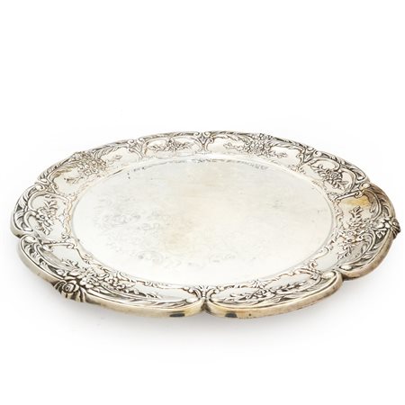 Vassoio in sheffield bulinato e sbalzato a foglie