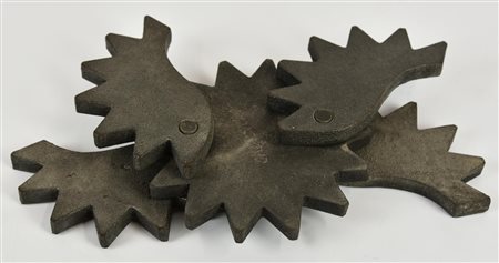 Bruno Chersicla (1937 - 2013) SENZA TITOLO ghisa, cm 12x12x3 scultura chiusa...