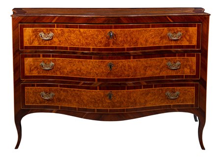 Vicenza (II metà del XVIII secolo)
Cassettone lievemente sagomato