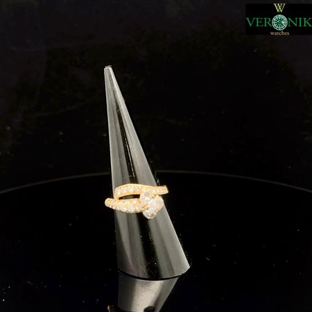 ANELLO IN ORO 18K E DIAMANTI CON TESTA DI SERPENTE 