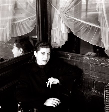 Édouard Boubat (1923)  - Femme, Paris VI arrondissement, 1950