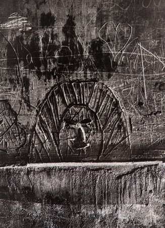 Brassaï  (1899 - 1984)  - Graffiti, images primitives, 1932/1933