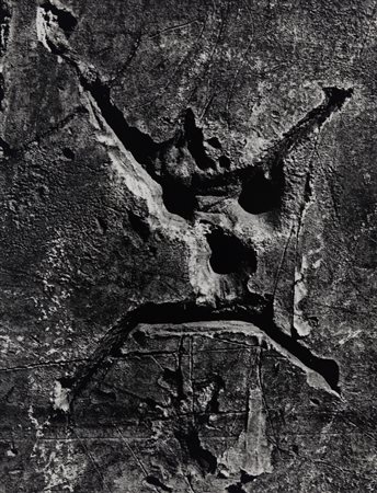 Brassaï  (1899 - 1984)  - Graffiti, dalla serie VII "La morte", 1930s/1940s