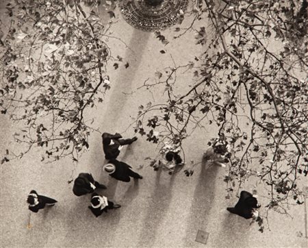 André Kertèsz (1894 - 1985)  - Avenue de l'Opera, 1929