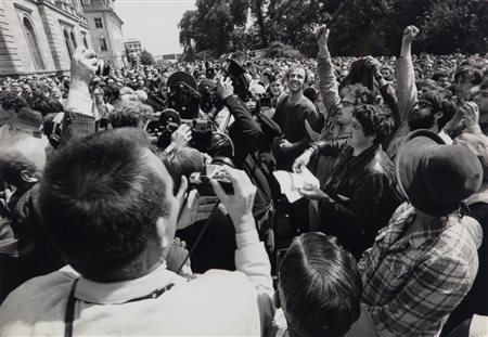 Ugo Mulas (1928 - 1973)  - Manifestazione studentesca alla Quadriennale di Kassel, 1968