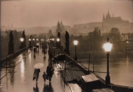 Willy Ronis (1910 - 2009)  - Pont Charles, Praque, 1967