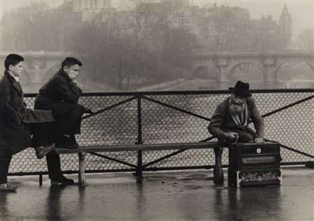 Willy Ronis (1910 - 2009)  - Le Mendiant fu Pont des Arts, 1956
