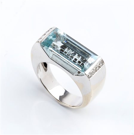 PONTEVECCHIO  
Anello in oro con acquamarina e diamanti 
 