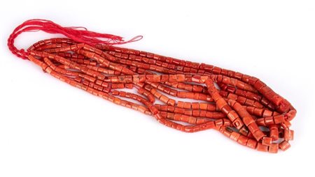  
Lotto di 5 fili in corallo 
 