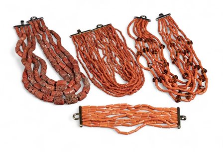 
Lotto di 3 collane e 1 bracciale in corallo  
 