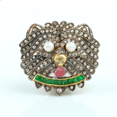  
Spilla in argento, argento dorato, diamanti e smeraldi  XX secolo
 