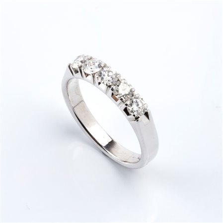  
Anello veretta in oro con diamanti  
 