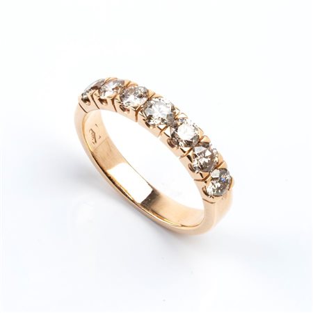  
Anello in oro con diamanti  
 