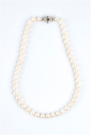  
Collana di perle coltivate, fermezza in oro e diamanti  
 