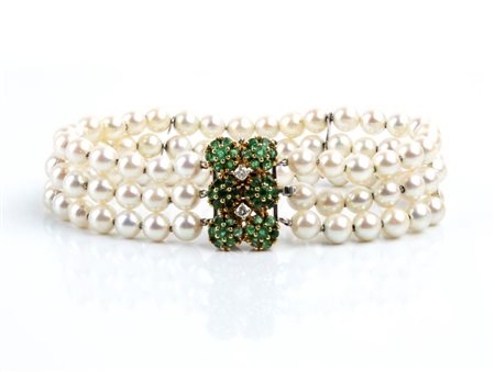  
Bracciale di perle in oro, smeraldi e diamanti 
 