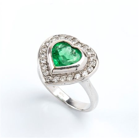  
Anello in oro con smeraldo e diamanti 
 