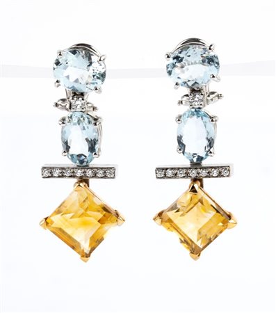  
Paio di orecchini in oro con diamanti, acquemarine e gemme di colore 
 