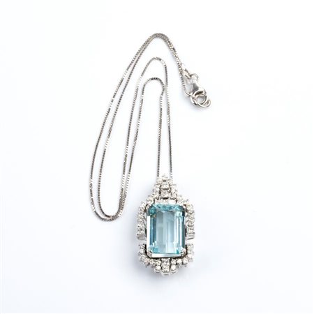  
Girocollo con pendente in acquamarina e diamanti 
 