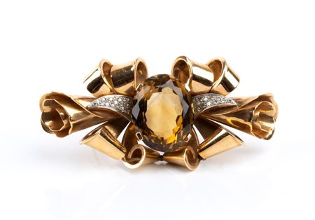  
Spilla in oro con quarzo fumé 
 